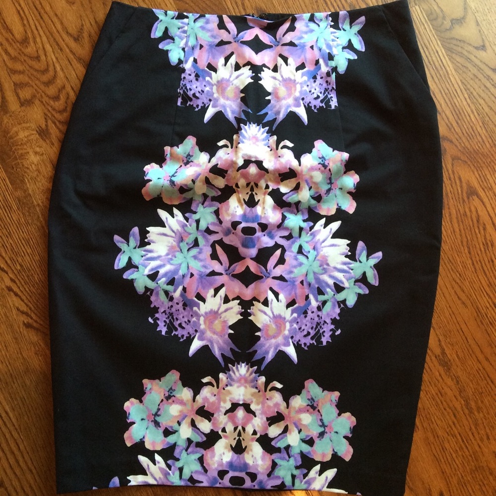 Mossimo Size 10 Lined Skirt With Pockets